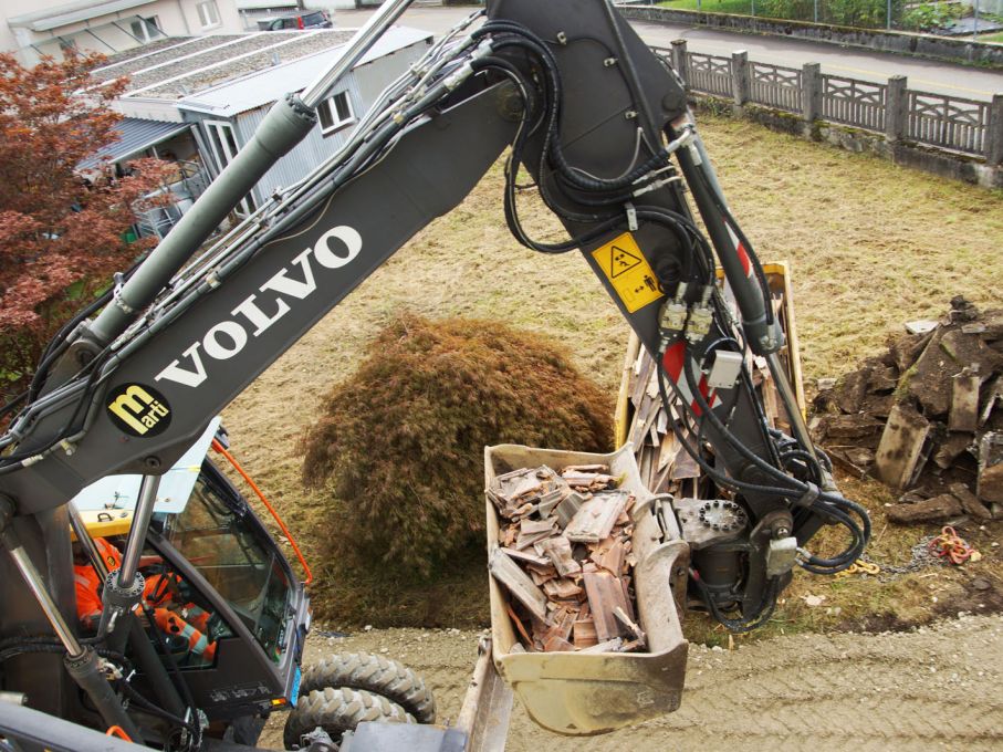 Mobilbagger im Einsatz. Foto: Stiftung 3FO (FK).